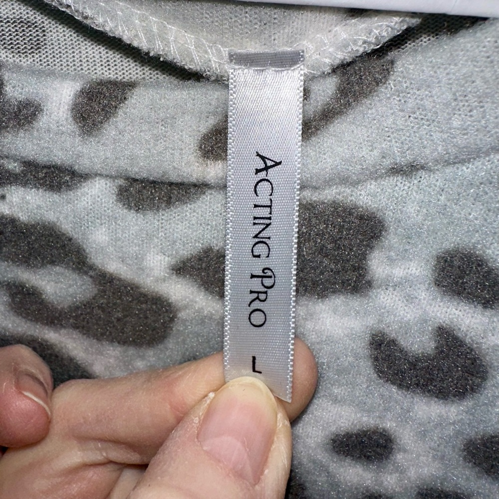 Leopard Print Top - Picture 3 of 4